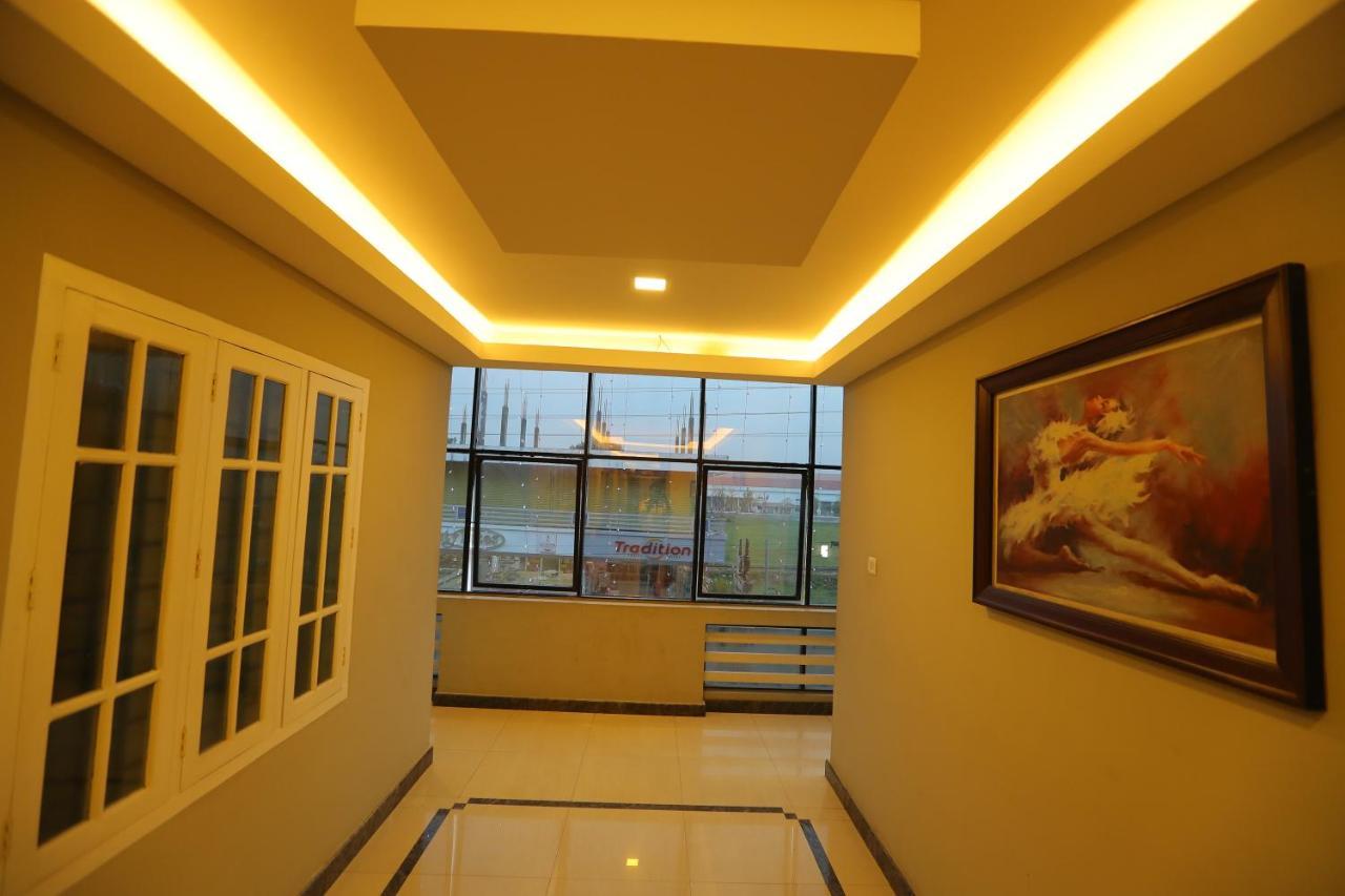 Sapphire Inn Nedumbassery Exterior foto