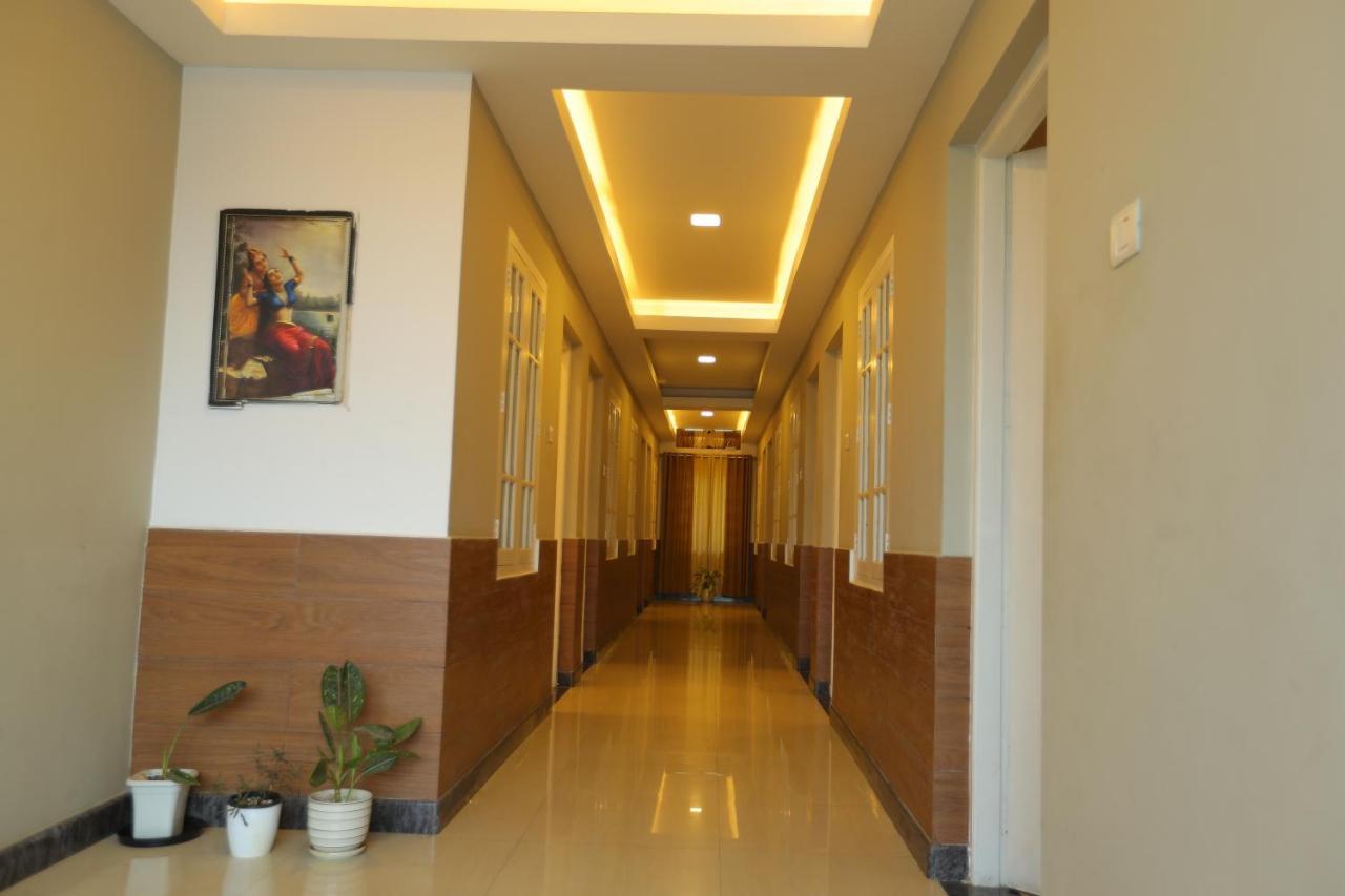 Sapphire Inn Nedumbassery Exterior foto